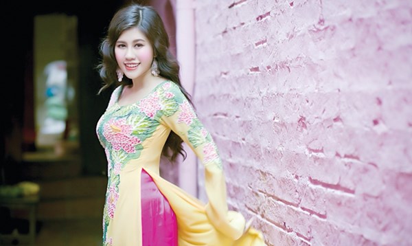 hong nhung FHQU.jpg